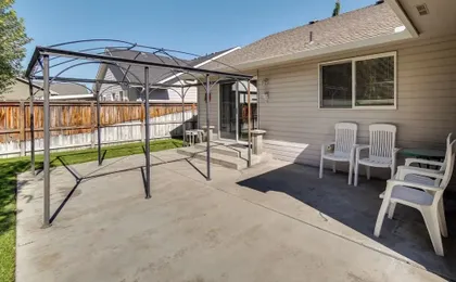 6 Mi to Dtwn Yakima: Central Washington Home