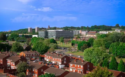 2 Bedroom Central Flat with Parking