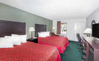 Days Inn by Wyndham Hendersonville