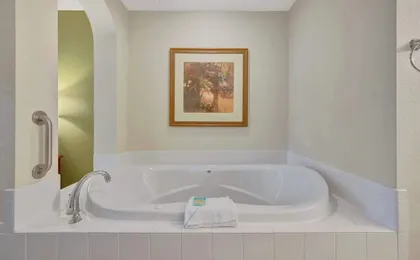 2BR Fireworks View With Pool Spa 5 Minutes to Disney