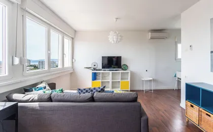Comfortable Apartment with Great City And Sea View
