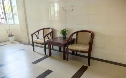 Shenzhen Minglaifa Hotel (Longgang Ailian Subway Station)
