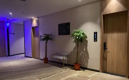 Yunqi Hotel (Jianghan Road Pedestrian Street)
