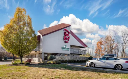 HomeTowne Studios by Red Roof Buffalo - Niagara Airport