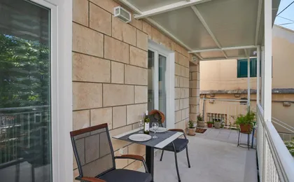 Newly Renovated Apt. Near To Entrance To Old Town