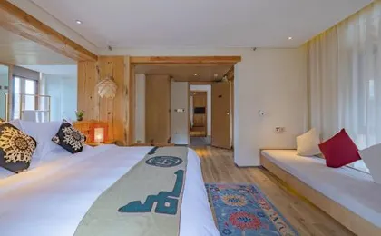 Arro Khampa by Zinc Journey Lijiang