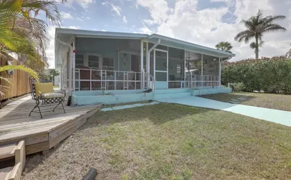 Paddle on the River! Waterfront Retreat in Stuart