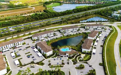 Modern 2BR Fort Myers Condo Pool, BBQ & Near Beaches