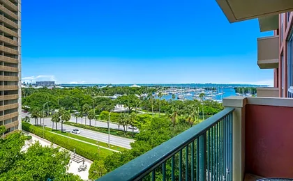 Serene Cozy Retreat with Balcony Free Parking