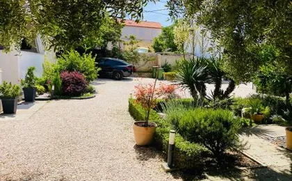 Apartment Green