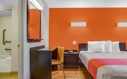 Motel 6 Calhoun