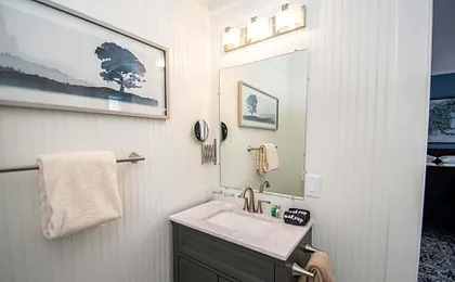Looking Glass Inn
