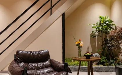 YUEN Yue Na · Snow Mountain View | Sky Garden · Collector's Art Snow-Reflected Luxury Lodge