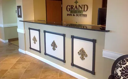 Grand View Inn & Suites