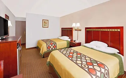 Super 8 by Wyndham Plainview