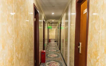 YiBaiLiangPin Hotel (Dingbian Road Metro Station Branch)
