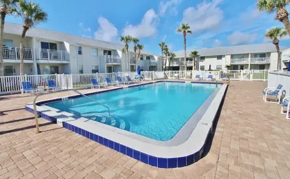 Colony Beach Club 101