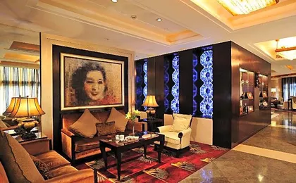 Broadway Mansions Hotel - On the bund