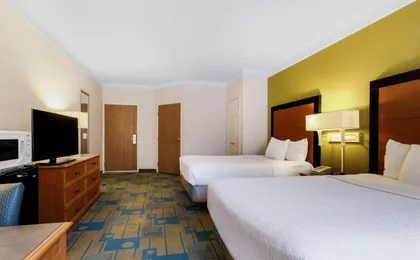 La Quinta Inn & Suites by Wyndham St. Pete - Clearwater Airpt