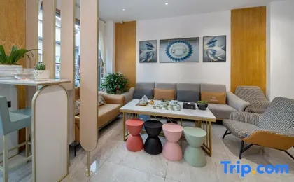 Jinhong Business Hotel (Lijiang Ancient City Branch)