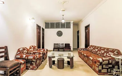 Via Hemkunt Mansion - Nr Noida Sector-15 Metro