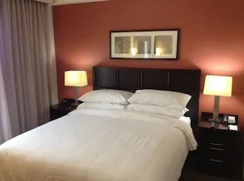 Embassy Suites by Hilton Newark Airport