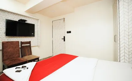 Hotel Versova Inn