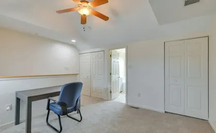 Owings Mills Townhouse: 8 Mi to Liberty Reservoir!