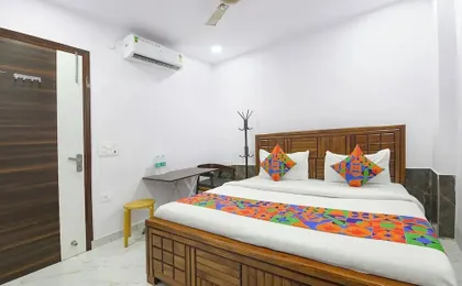 FabHotel Cosy Rooms - Near Embassies, DU South Campus