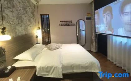 Holly Warm Castle Homestay