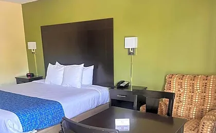Travelodge by Wyndham Clarksville