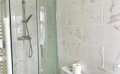 London Studio Apartments Private Bathroom Kitchenette Parking NP3