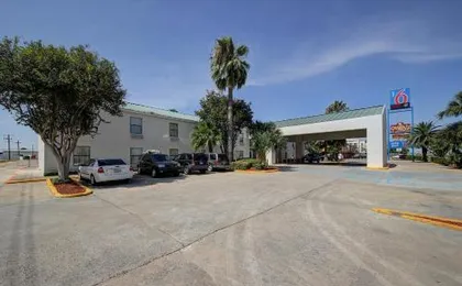 Motel 6-Laredo, TX - North I-35