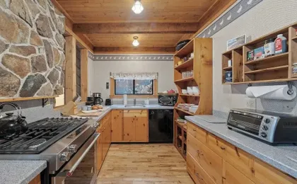 Cozy Donner Lake Cabin w/ Kayaks, Forest Views, Fireplace & Quick Ski Resort Access Donner Lake Refuge by Avantstay