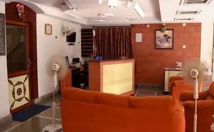 OYO 43924 Harry Guest House