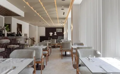 Nesean Plaza Hotel