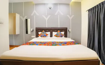 Fabhotel Lloyds Inn I