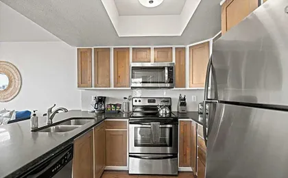 Littlefield Lofts, Hosted by Placemakr - 6th St