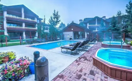 Champagne Lodge 3201