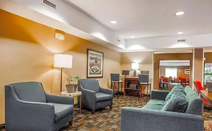 Comfort Suites Independence - Kansas City