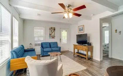 Charleston Home w/ Porch - 3 Mi to Folly Beach!