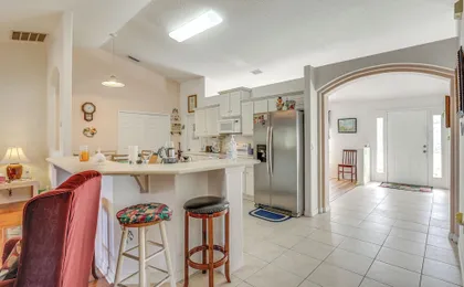 8 Mi to Sea! Snowbird Haven w/ Porch in Palm Coast