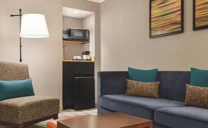 Embassy Suites Kansas City - Overland Park