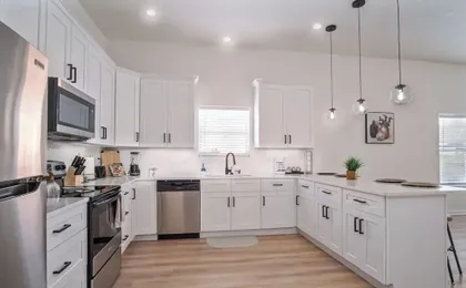 5br/3ba Minutes From the Action With Skyline Views