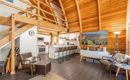 The Canoe Cabin