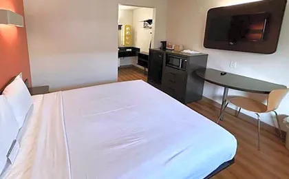 Studio 6 Suites - Riverside, CA South