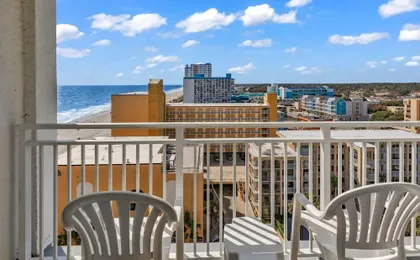 SeaMist Driftwood Vacation Studio with Balcony