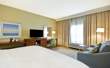Hampton Inn & Suites Charleston Airport