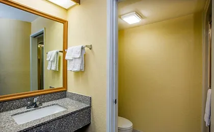 Days Inn by Wyndham Blue Springs