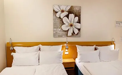 Garner Hamburg Wandsbek Marktplatz By IHG